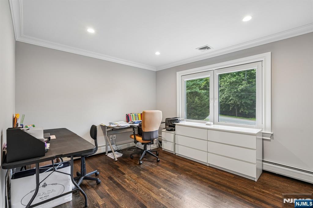 689 Colonial Road Franklin Lakes, NJ 07417 - Photo 36 of 42 Gallery Image 36