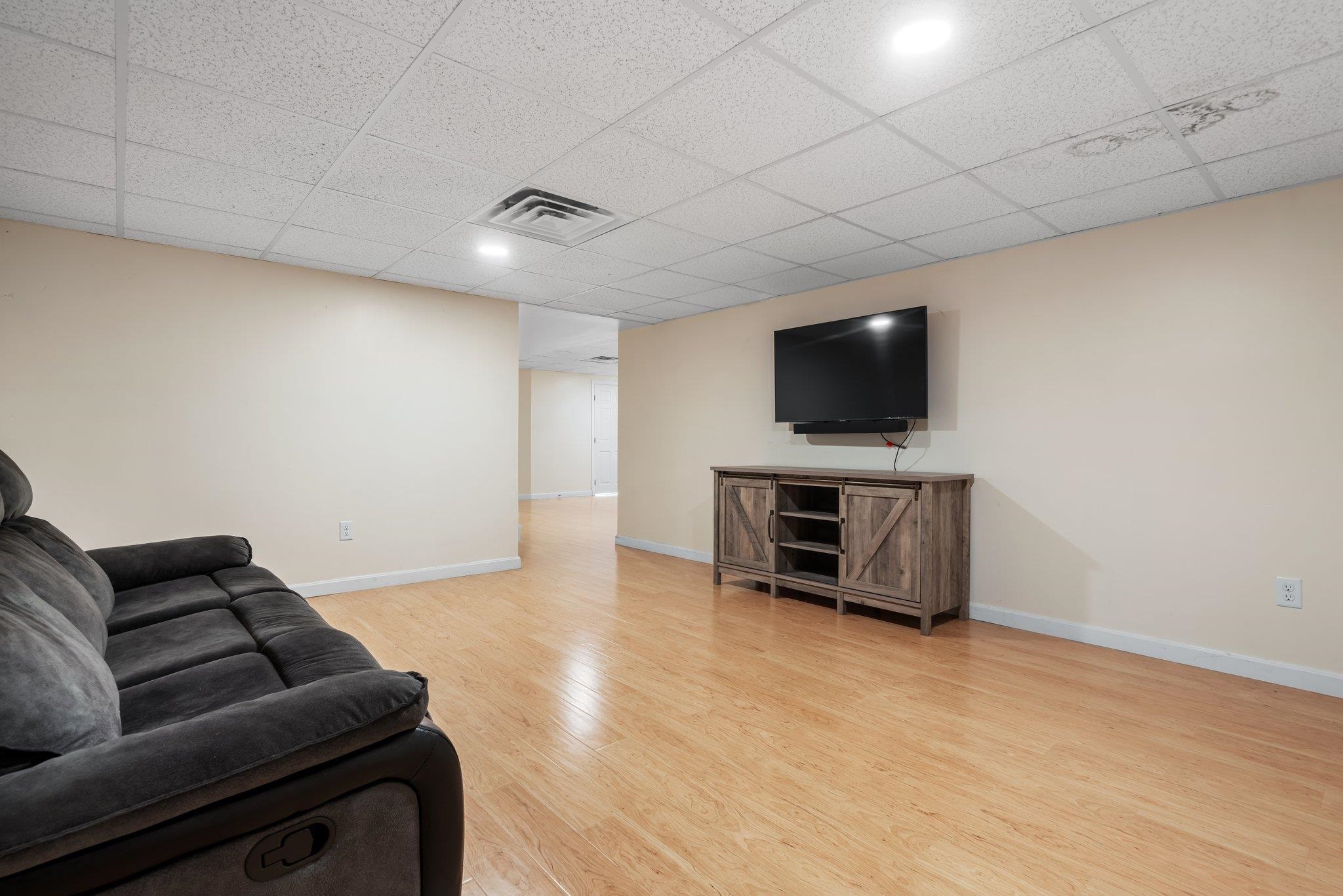 90 Springwood Way, Unit 53 Manchester, NH 03102 - Photo 17 of 40