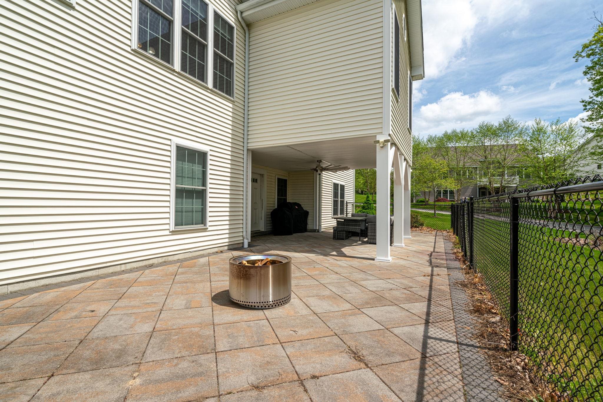 90 Springwood Way, Unit 53 Manchester, NH 03102 - Photo 31 of 40