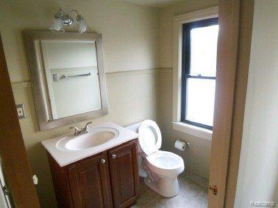 2494 Pembroke Road Birmingham, MI 48009 - Photo 14 of 15 upper bathroom