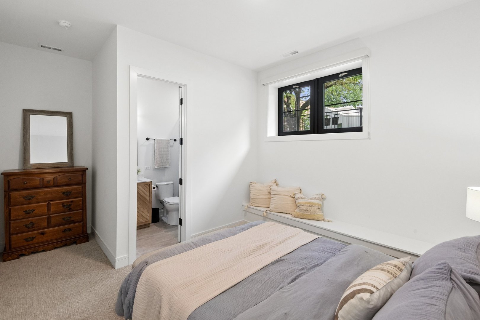 1842 North Whipple Street, Unit 1 Chicago, IL 60647 - Photo 25 of 37