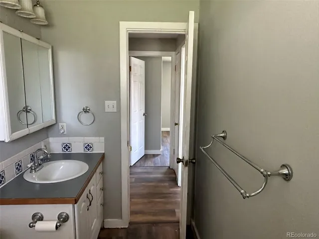 a en suite bathroom with a sink and a mirror