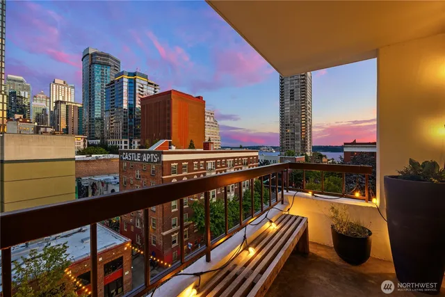 $359,000 | 2201 3rd Avenue, Unit 801, Seattle, WA 98121
