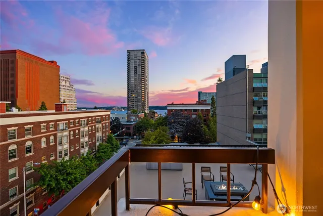 $359,000 | 2201 3rd Avenue, Unit 801, Seattle, WA 98121