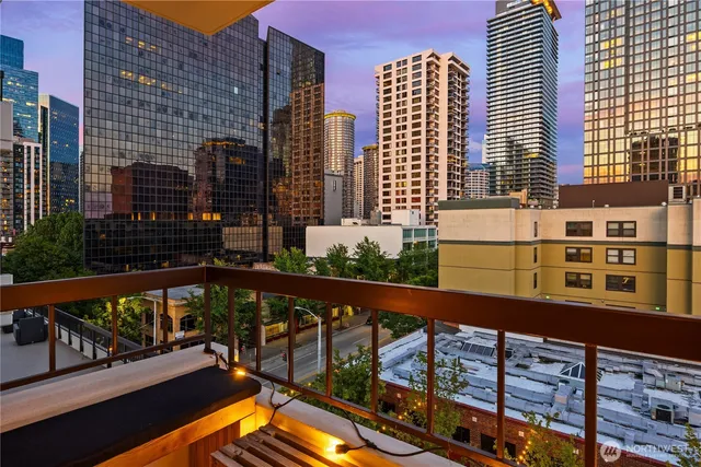 $359,000 | 2201 3rd Avenue, Unit 801, Seattle, WA 98121