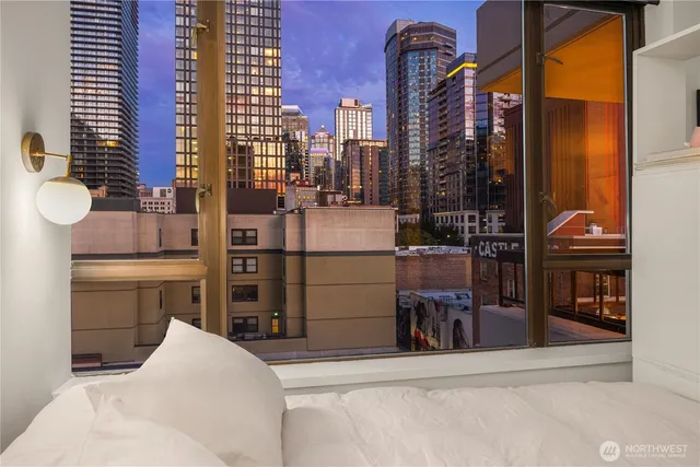 $359,000 | 2201 3rd Avenue, Unit 801, Seattle, WA 98121