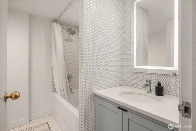 $359,000 | 2201 3rd Avenue, Unit 801, Seattle, WA 98121