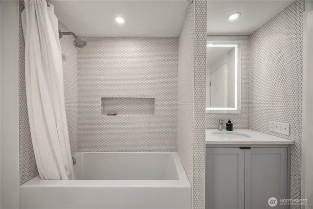 $359,000 | 2201 3rd Avenue, Unit 801, Seattle, WA 98121