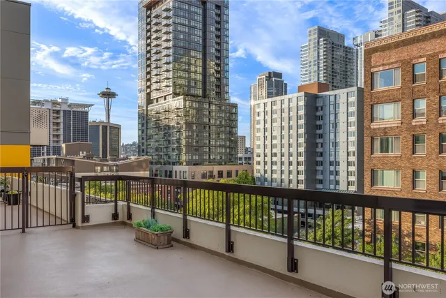 $359,000 | 2201 3rd Avenue, Unit 801, Seattle, WA 98121