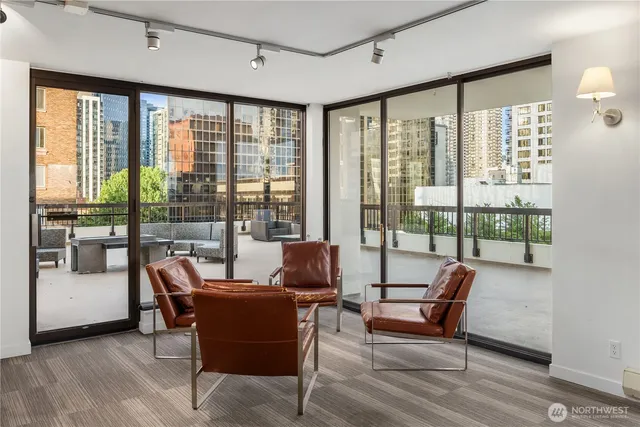 $359,000 | 2201 3rd Avenue, Unit 801, Seattle, WA 98121