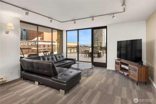 $359,000 | 2201 3rd Avenue, Unit 801, Seattle, WA 98121