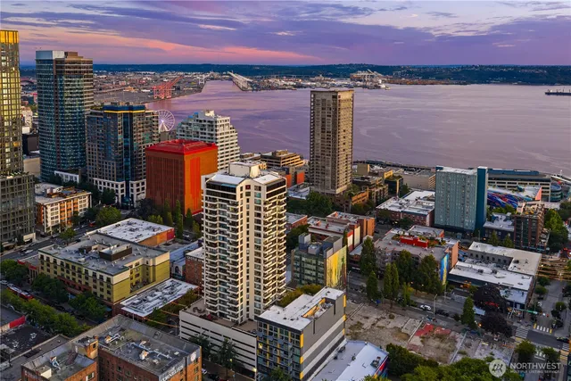 $359,000 | 2201 3rd Avenue, Unit 801, Seattle, WA 98121