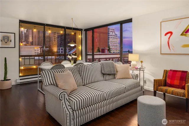 $359,000 | 2201 3rd Avenue, Unit 801, Seattle, WA 98121