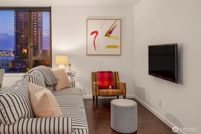 $359,000 | 2201 3rd Avenue, Unit 801, Seattle, WA 98121