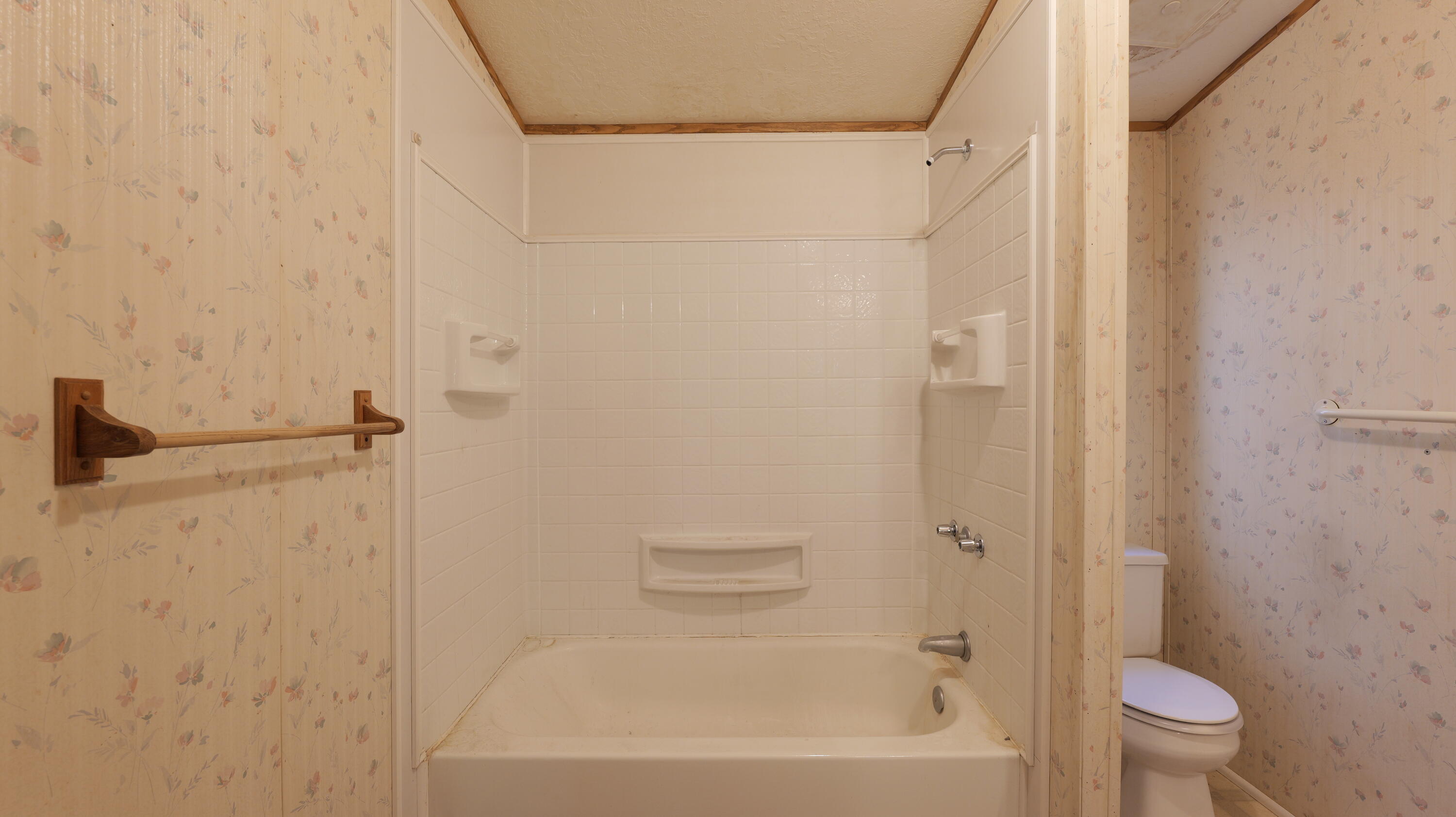 7161 Crowfoot Road Trail, OR 97541 - Photo 22 of 33 Bathroom