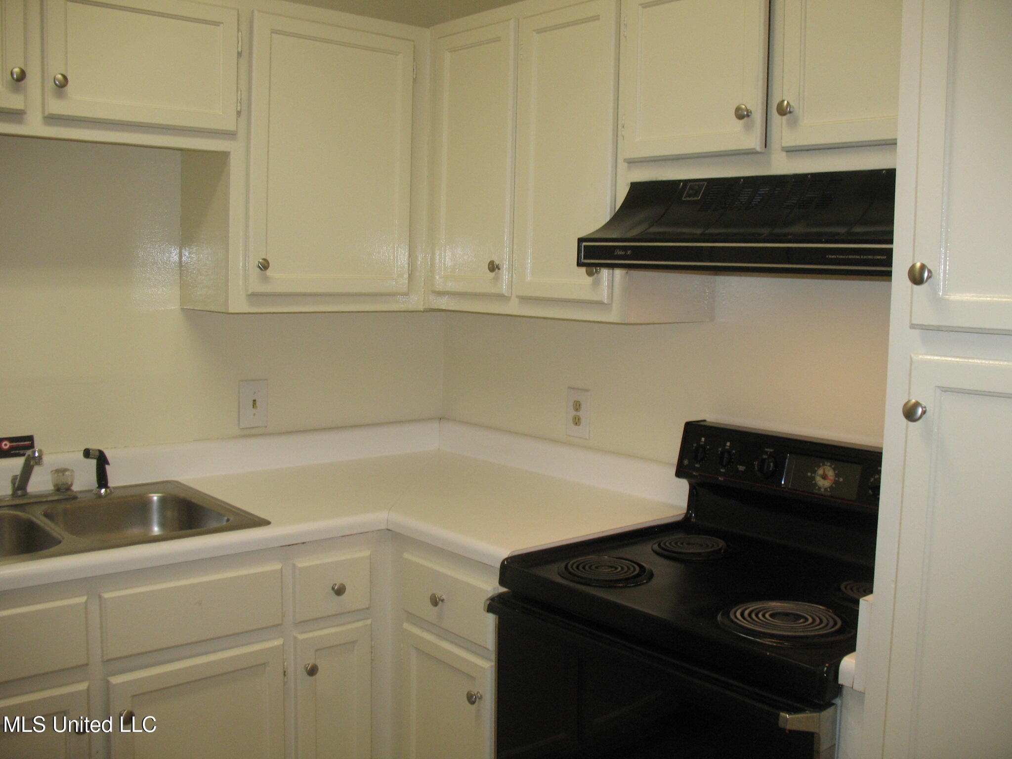 904 Morningside Street, Unit B Jackson, MS 39202 - Photo 11 of 17 IMG_0422