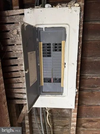 a view of entryway with a front door