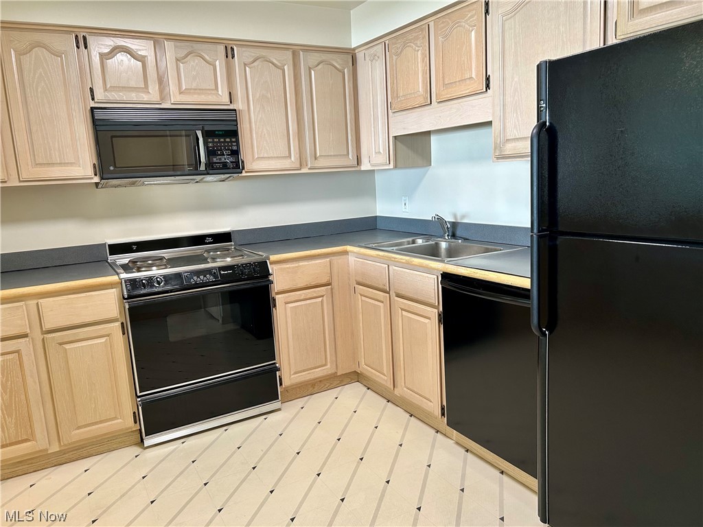 22555 Center Ridge Road, Unit 306 Rocky River, OH 44116 - Photo 10 of 25 Kitchen
