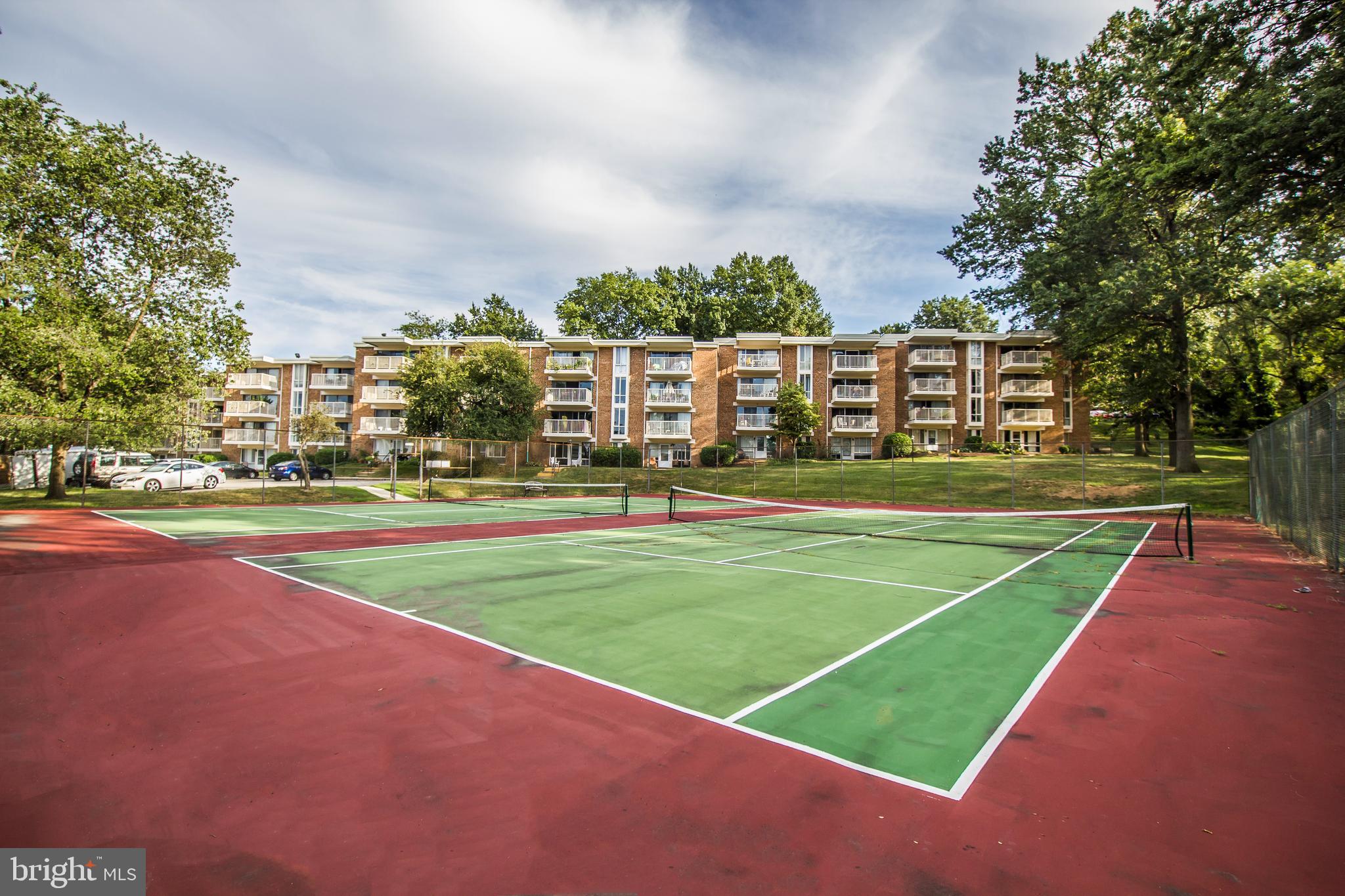 2612 Fort Farnsworth Road, Unit 262 Alexandria, VA 22303 - Photo 35 of 45 a view of a basketball court