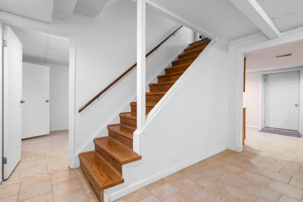 $600,000 | 3620 Charter Place, Ann Arbor, MI 48105
