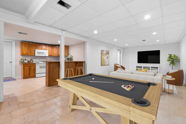 $630,000 | 3620 Charter Place, Ann Arbor, MI 48105