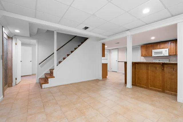 $630,000 | 3620 Charter Place, Ann Arbor, MI 48105