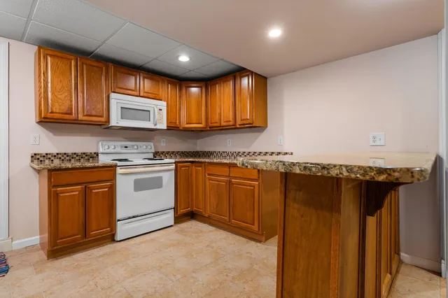 $630,000 | 3620 Charter Place, Ann Arbor, MI 48105