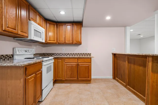 $630,000 | 3620 Charter Place, Ann Arbor, MI 48105