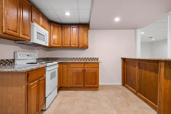 $600,000 | 3620 Charter Place, Ann Arbor, MI 48105
