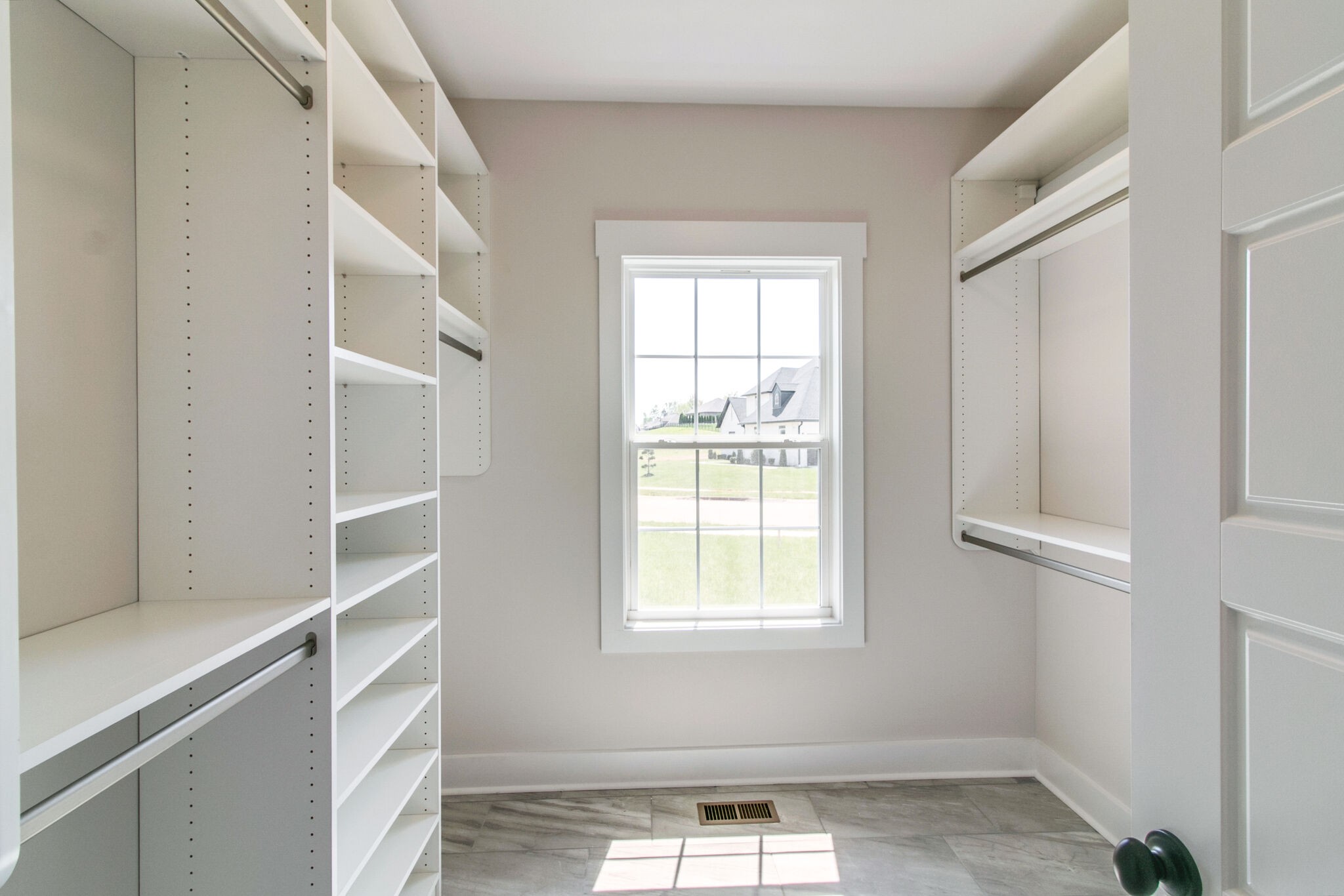 259 Harrowgate Drive Clarksville, TN 37043 - Photo 20 of 39 an empty room with windows