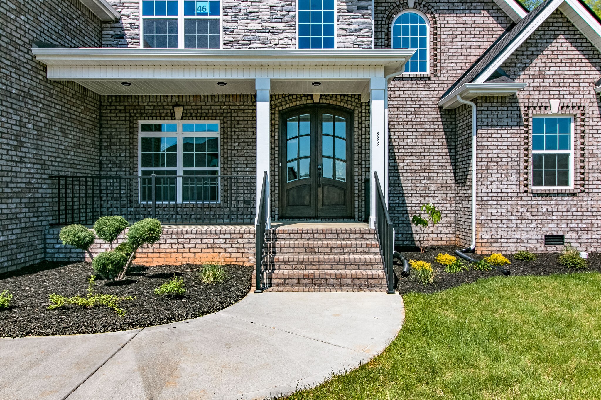 259 Harrowgate Drive Clarksville, TN 37043 - Photo 4 of 39 a front view of a house with a garden and plants