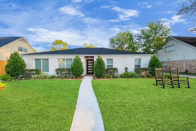 $1,095,000 | 12318 Queensbury Lane, Houston, TX 77024