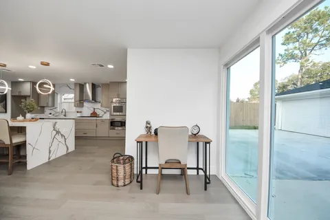 $1,095,000 | 12318 Queensbury Lane, Houston, TX 77024