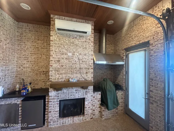 $589,500 | 1306 Robert E Lee Drive, Greenwood, MS 38930