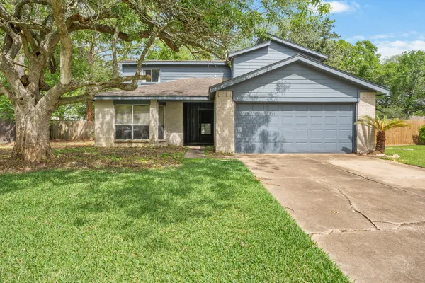 $279,500 | 902 Essex Drive, Friendswood, TX 77546