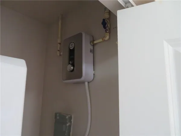 $2,900 | 1944 Sheridan Street, Unit A, Hollywood, FL 33020