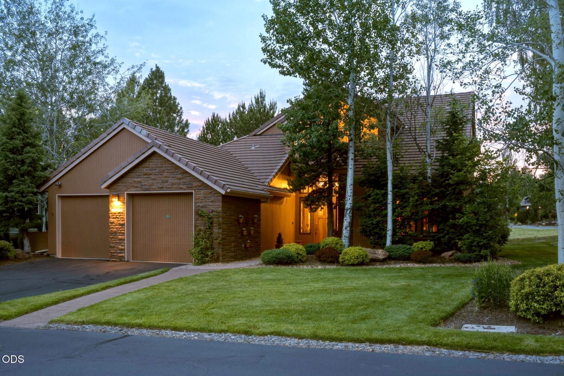 62028 Fall Creek Loop Bend, OR 97702 - Photo 2 of 53