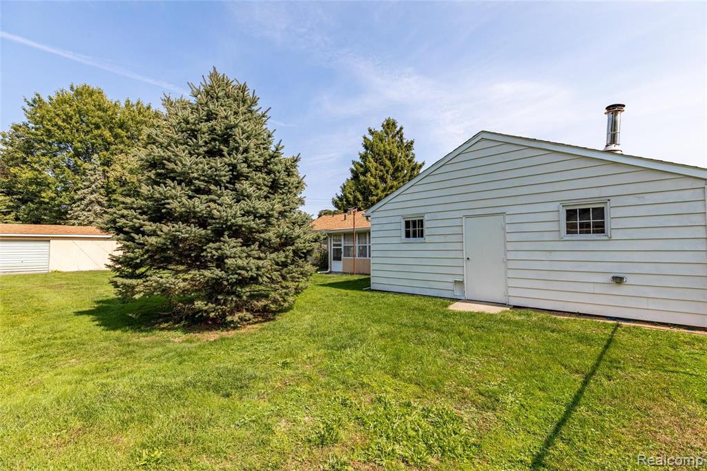 1064 Sumpter Road Belleville, MI 48111 - Photo 31 of 33