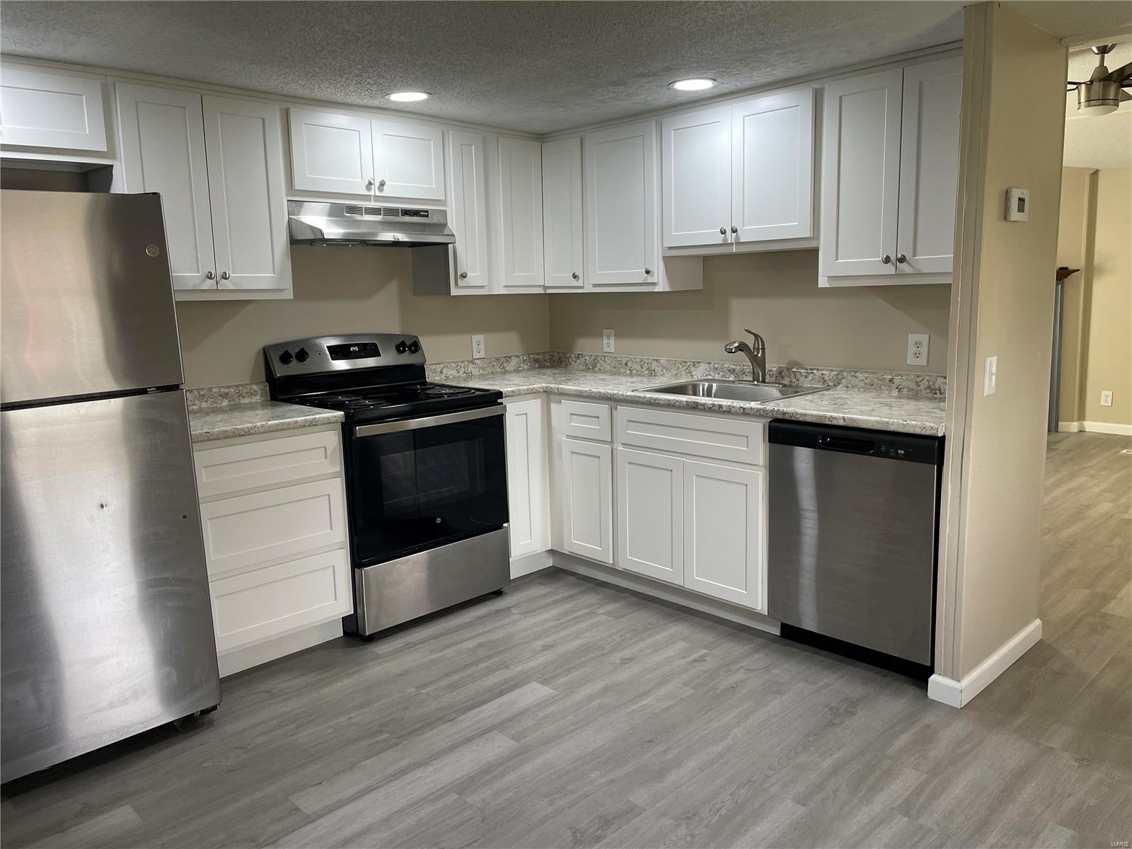 812 Pine Ridge Drive Fenton, MO 63026 - Photo 6 of 7