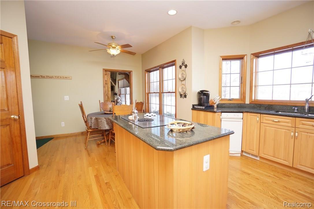 41860 Willow Road New Boston, MI 48164 - Photo 7 of 68 Large kitchen with island work space