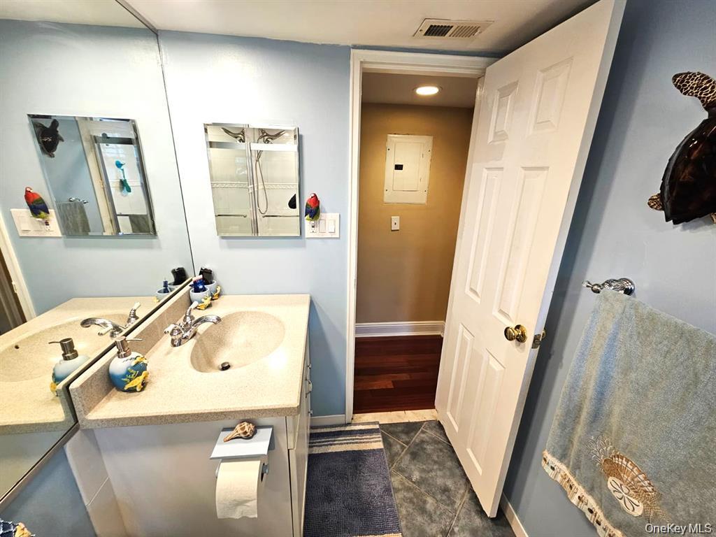 655 Middle Country Road, Unit 2H2 Coram, NY 11727 - Photo 26 of 37