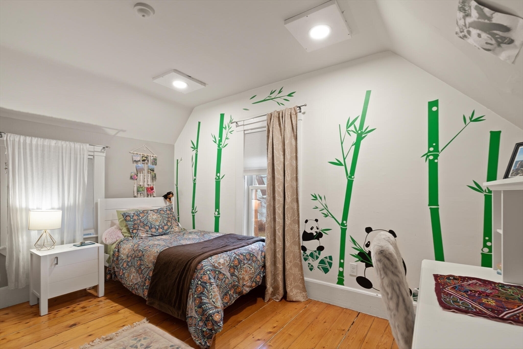 142 Railroad Avenue Hamilton, MA 01982 - Photo 21 of 29 a bedroom with a large bed and a potted plant