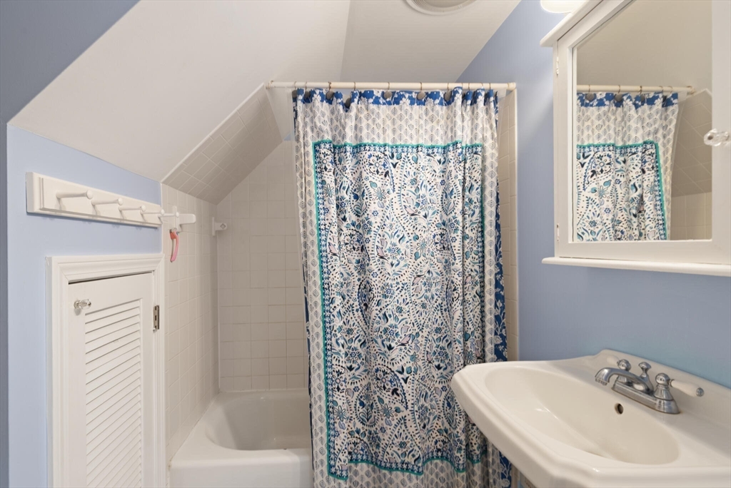 142 Railroad Avenue Hamilton, MA 01982 - Photo 23 of 29 a bathroom with a bathtub and shower