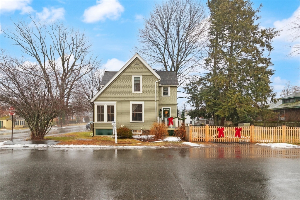 142 Railroad Avenue Hamilton, MA 01982 - Photo 3 of 29 a view of a house with a snow on the road
