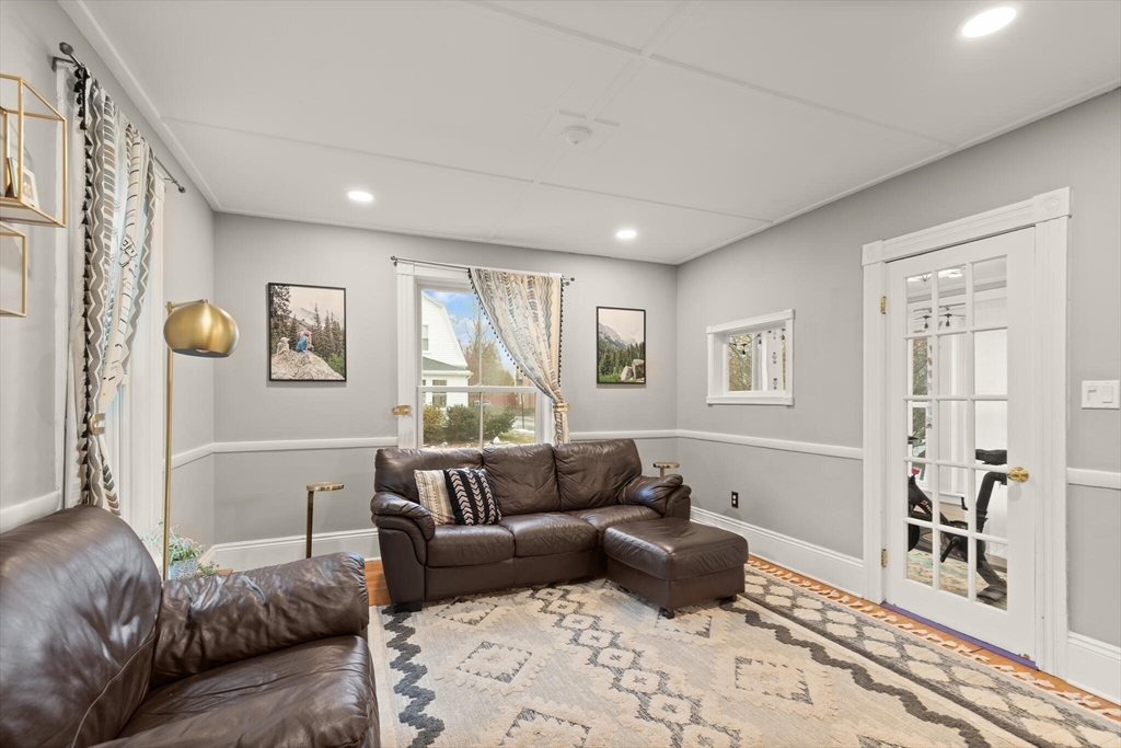 142 Railroad Avenue Hamilton, MA 01982 - Photo 5 of 29 a living room with furniture and a window