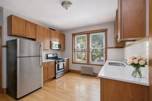 $3,300 | 2959 North Springfield Avenue, Unit 2F, Chicago, IL 60618