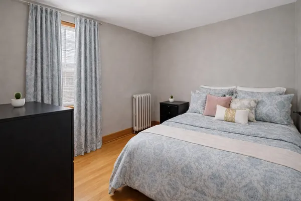 $3,300 | 2959 North Springfield Avenue, Unit 2F, Chicago, IL 60618