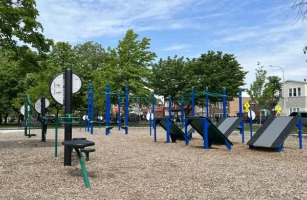 $3,300 | 2959 North Springfield Avenue, Unit 2F, Chicago, IL 60618