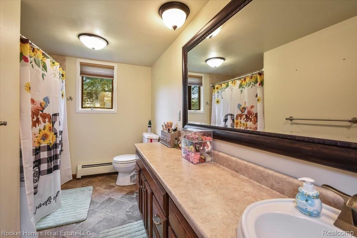 29100 King Road Romulus, MI 48174 - Photo 23 of 41 23-Bathroom.jpg