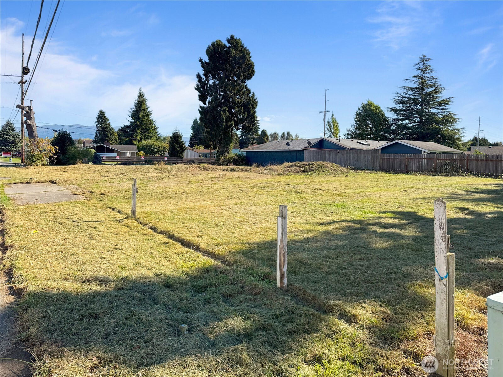 210 Gilkey Road Burlington, WA 98233 - Photo 6 of 6 a view of an swimming pool with an outdoor space